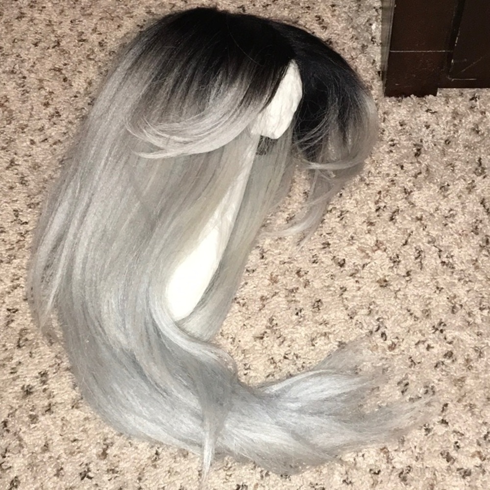 Platinum silver ombré wig
